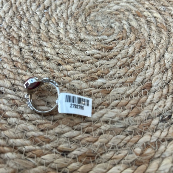 Elegant Red Stone Silver Ring - Picture 4 of 4